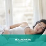 Gambar orang tidur nyenyak dalam lingkungan yang nyaman