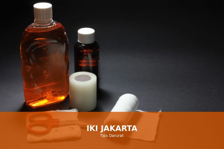 Ilustrasi cara mengatasi luka darurat