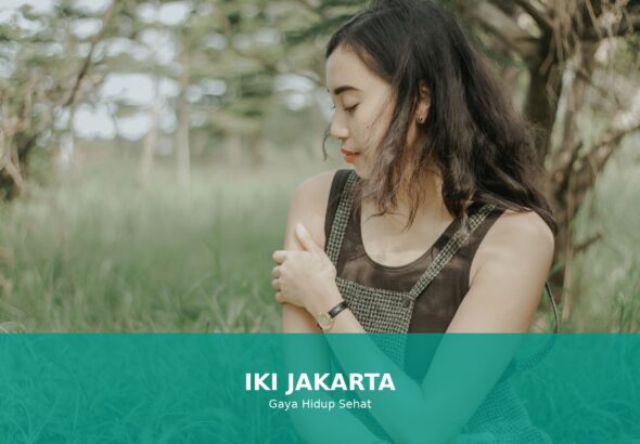 Gambar perempuan dengan kulit sehat dan glowing