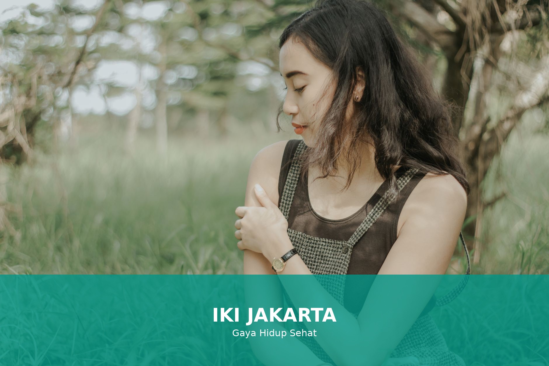 Gambar perempuan dengan kulit sehat dan glowing