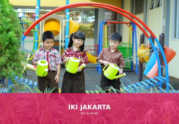 Anak belajar beradaptasi di sekolah dengan teman-teman barunya