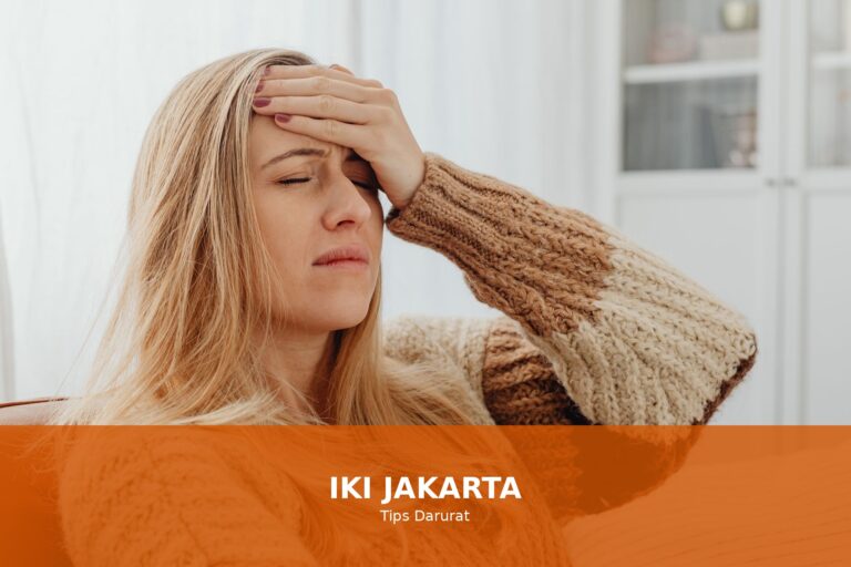 Ilustrasi seseorang yang sedang mengatasi sakit kepala