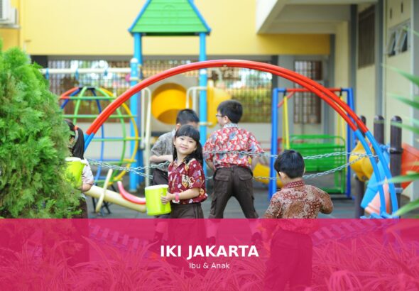 Gambar anak bermain sehat di luar ruangan