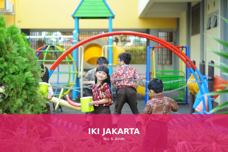 Gambar anak bermain sehat di luar ruangan
