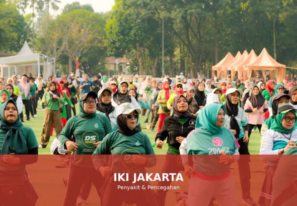 Orang yang menjalani kebiasaan sehat untuk meningkatkan imunitas tubuh