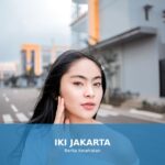 Gambar seseorang dengan kulit sehat dan bercahaya, menggambarkan perawatan kulit yang baik.
