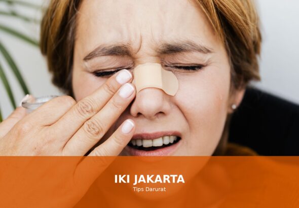 Ilustrasi cara mengatasi pendarahan hidung secara darurat