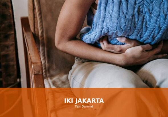 Ilustrasi mengatasi nyeri perut dengan cara darurat