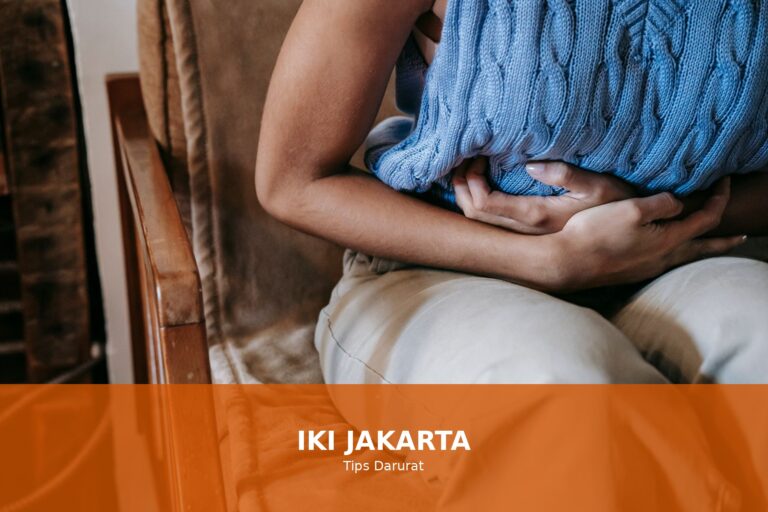 Ilustrasi mengatasi kram perut dengan tips darurat yang mudah dan efektif